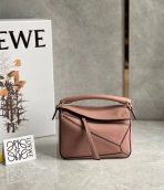 Loewe Puzzle 深粉紅色粒面小牛皮迷你包 LV官方網,LV官網,LV官網包包,LV官網台灣,LV官網長夾,LV官網皮夾,LV包包