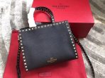 Valentino 黑色小號 Rockstud 手提包 LV官方網,LV官網,LV官網包包,LV官網台灣,LV官網長夾,LV官網皮夾,LV包包