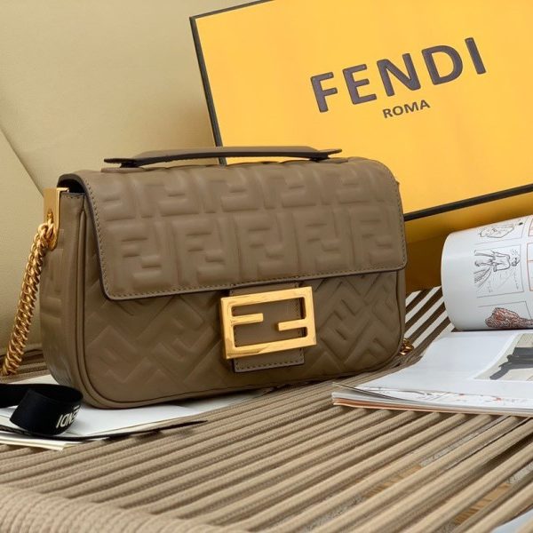 Fendi 灰褐色納帕皮 Baguette 鏈中長包 LV官方網,LV官網,LV官網包包,LV官網台灣,LV官網長夾,LV官網皮夾,LV包包