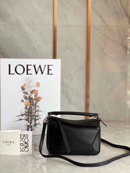 Loewe 黑色小牛皮迷你 Puzzle 包 LV官方網,LV官網,LV官網包包,LV官網台灣,LV官網長夾,LV官網皮夾,LV包包