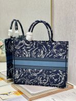 Dior 大藍色 Dior 玫瑰刺繡書本托特包 LV官方網,LV官網,LV官網包包,LV官網台灣,LV官網長夾,LV官網皮夾,LV包包