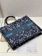 Dior 大藍色 Dior 玫瑰刺繡書本托特包 LV官方網,LV官網,LV官網包包,LV官網台灣,LV官網長夾,LV官網皮夾,LV包包