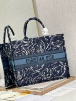 Dior 大藍色 Dior 玫瑰刺繡書本托特包 LV官方網,LV官網,LV官網包包,LV官網台灣,LV官網長夾,LV官網皮夾,LV包包