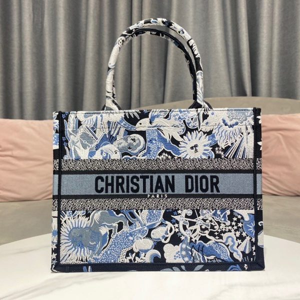 Dior 中藍色十二生肖 Fantastico 刺繡 Book 托特包 LV官方網,LV官網,LV官網包包,LV官網台灣,LV官網長夾,LV官網皮夾,LV包包