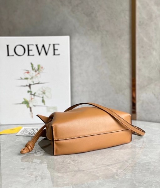 Loewe Flamenco 棕色納帕皮革迷你手拿包 LV官方網,LV官網,LV官網包包,LV官網台灣,LV官網長夾,LV官網皮夾,LV包包