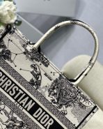 Dior 中型白色 Jouy 十二生肖刺繡 Toile Book 托特包 LV官方網,LV官網,LV官網包包,LV官網台灣,LV官網長夾,LV官網皮夾,LV包包