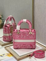 Dior 中型 Lady D-Lite 螢光粉紅 Toile de Jouy 反面刺繡手袋 LV官方網,LV官網,LV官網包包,LV官網台灣,LV官網長夾,LV官網皮夾,LV包包