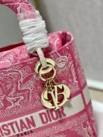 Dior 中型 Lady D-Lite 螢光粉紅 Toile de Jouy 反面刺繡手袋 LV官方網,LV官網,LV官網包包,LV官網台灣,LV官網長夾,LV官網皮夾,LV包包