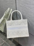 Dior 小號書本托特包，天然流蘇效果刺繡 LV官方網,LV官網,LV官網包包,LV官網台灣,LV官網長夾,LV官網皮夾,LV包包