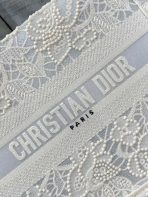 Dior 小號書本托特包，天然流蘇效果刺繡 LV官方網,LV官網,LV官網包包,LV官網台灣,LV官網長夾,LV官網皮夾,LV包包