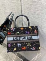 Dior 中型黑色像素十二生肖刺繡書本托特包 LV官方網,LV官網,LV官網包包,LV官網台灣,LV官網長夾,LV官網皮夾,LV包包