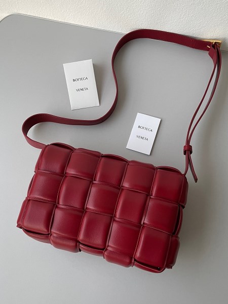 Bottega Veneta 暗紅色小羊皮加墊盒式包 LV官方網,LV官網,LV官網包包,LV官網台灣,LV官網長夾,LV官網皮夾,LV包包