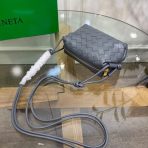 Bottega Veneta 灰色 Intrecciato 小羊皮迷你 Loop 手袋 LV官方網,LV官網,LV官網包包,LV官網台灣,LV官網長夾,LV官網皮夾,LV包包