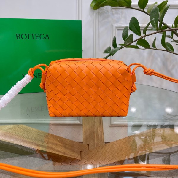 Bottega Veneta 橙色 Intrecciato 小羊皮 Loop 小包 LV官方網,LV官網,LV官網包包,LV官網台灣,LV官網長夾,LV官網皮夾,LV包包