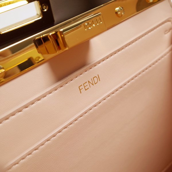 Fendi Peekaboo ISeeU 小號白色小牛皮手袋 LV官方網,LV官網,LV官網包包,LV官網台灣,LV官網長夾,LV官網皮夾,LV包包