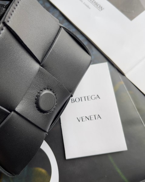 Bottega Veneta 黑色小羊皮糖果卡式包 LV官方網,LV官網,LV官網包包,LV官網台灣,LV官網長夾,LV官網皮夾,LV包包