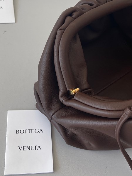 Bottega Veneta 軟糖小牛皮迷你手拿包 LV官方網,LV官網,LV官網包包,LV官網台灣,LV官網長夾,LV官網皮夾,LV包包