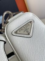 Prada 白色 Saffiano 小牛皮三角形肩背包 LV官方網,LV官網,LV官網包包,LV官網台灣,LV官網長夾,LV官網皮夾,LV包包