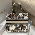 Dior 白色 Jardin d’Hiver 刺繡小號書本托特包 LV官方網,LV官網,LV官網包包,LV官網台灣,LV官網長夾,LV官網皮夾,LV包包