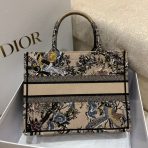 Dior 中型米色 Jardin d’Hiver 刺繡書本托特包 LV官方網,LV官網,LV官網包包,LV官網台灣,LV官網長夾,LV官網皮夾,LV包包