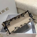 Dior 中型米色 Jardin d’Hiver 刺繡書本托特包 LV官方網,LV官網,LV官網包包,LV官網台灣,LV官網長夾,LV官網皮夾,LV包包