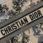 Dior 中型米色 Jardin d’Hiver 刺繡書本托特包 LV官方網,LV官網,LV官網包包,LV官網台灣,LV官網長夾,LV官網皮夾,LV包包