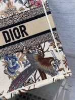 Dior 中號白色 Jardin d’Hiver 刺繡書本托特包 LV官方網,LV官網,LV官網包包,LV官網台灣,LV官網長夾,LV官網皮夾,LV包包