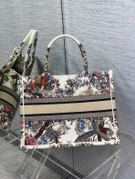 Dior 中號白色 Jardin d’Hiver 刺繡書本托特包 LV官方網,LV官網,LV官網包包,LV官網台灣,LV官網長夾,LV官網皮夾,LV包包