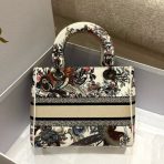 Dior 中號 Lady D-Lite 白色 Jardin d’Hiver 刺繡手袋 LV官方網,LV官網,LV官網包包,LV官網台灣,LV官網長夾,LV官網皮夾,LV包包