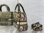 Dior 中 Lady D-Lite 棕色 Toile de Jouy 刺繡手袋 LV官方網,LV官網,LV官網包包,LV官網台灣,LV官網長夾,LV官網皮夾,LV包包