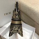 Dior 小號書型托特包，棕色 Toile de Jouy 刺繡 LV官方網,LV官網,LV官網包包,LV官網台灣,LV官網長夾,LV官網皮夾,LV包包