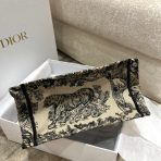 Dior 小號書型托特包，棕色 Toile de Jouy 刺繡 LV官方網,LV官網,LV官網包包,LV官網台灣,LV官網長夾,LV官網皮夾,LV包包