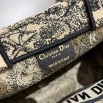 Dior 小號書型托特包，棕色 Toile de Jouy 刺繡 LV官方網,LV官網,LV官網包包,LV官網台灣,LV官網長夾,LV官網皮夾,LV包包