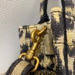 Dior 米色多色 Mizza 刺繡迷你 Book Tote 手機包 LV官方網,LV官網,LV官網包包,LV官網台灣,LV官網長夾,LV官網皮夾,LV包包