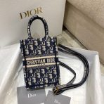 Dior 藍色 Dior Oblique 刺繡迷你 Book Tote 手機包 LV官方網,LV官網,LV官網包包,LV官網台灣,LV官網長夾,LV官網皮夾,LV包包