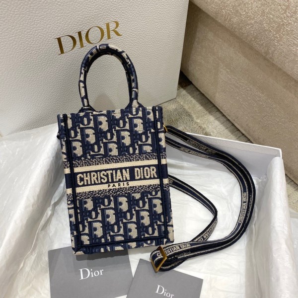 Dior 藍色 Dior Oblique 刺繡迷你 Book Tote 手機包 LV官方網,LV官網,LV官網包包,LV官網台灣,LV官網長夾,LV官網皮夾,LV包包