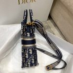 Dior 藍色 Dior Oblique 刺繡迷你 Book Tote 手機包 LV官方網,LV官網,LV官網包包,LV官網台灣,LV官網長夾,LV官網皮夾,LV包包