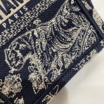 Dior 迷你 Book Tote 藍色 Toile de Jouy 反面刺繡手機包 LV官方網,LV官網,LV官網包包,LV官網台灣,LV官網長夾,LV官網皮夾,LV包包