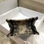 Dior 榛果 Toile de Jouy 刺繡迷你 Book Tote 手機包 LV官方網,LV官網,LV官網包包,LV官網台灣,LV官網長夾,LV官網皮夾,LV包包