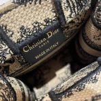 Dior 榛果 Toile de Jouy 刺繡迷你 Book Tote 手機包 LV官方網,LV官網,LV官網包包,LV官網台灣,LV官網長夾,LV官網皮夾,LV包包