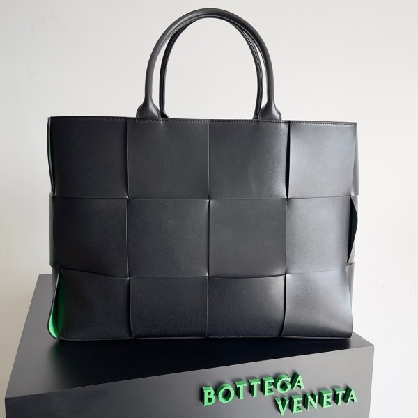 Bottega Veneta 大號黑色 Intrecciato 小牛皮 Arco 托特包 LV官方網,LV官網,LV官網包包,LV官網台灣,LV官網長夾,LV官網皮夾,LV包包