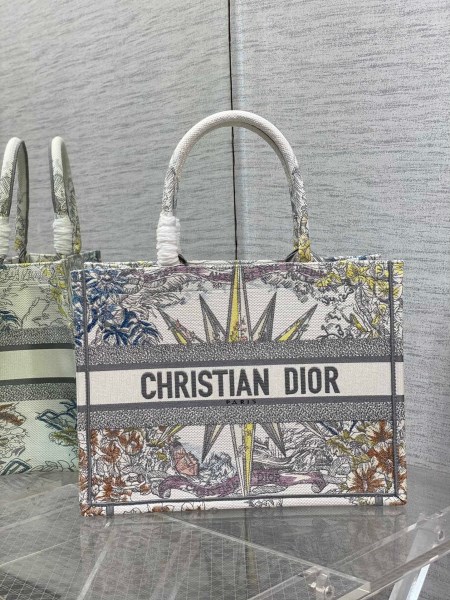 Dior 中 Dior Book 托特包，白色多色 Rêve d’Infini 刺繡 LV官方網,LV官網,LV官網包包,LV官網台灣,LV官網長夾,LV官網皮夾,LV包包