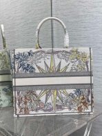 Dior 大號 Dior Book 托特包，白色多色 Rêve d’Infini 刺繡 LV官方網,LV官網,LV官網包包,LV官網台灣,LV官網長夾,LV官網皮夾,LV包包