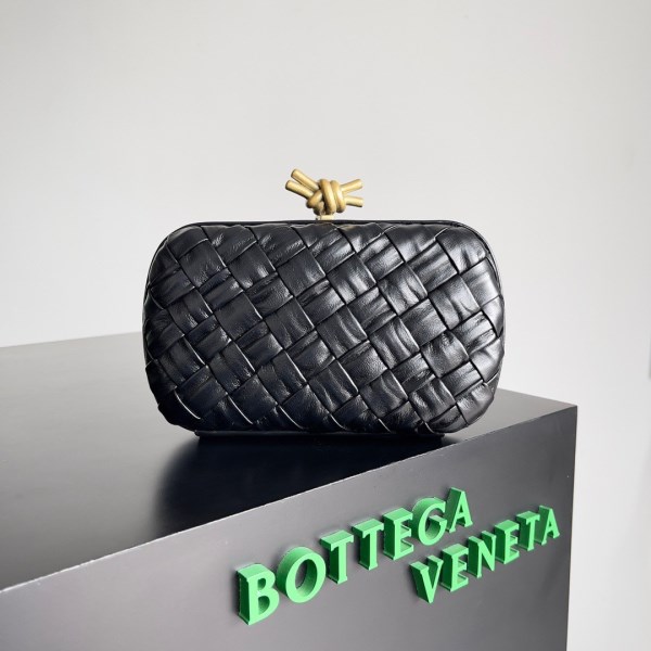 Bottega Veneta 黑色 Foulard Intreccio 皮革結飾 Minaudiere 手拿包 LV官方網,LV官網,LV官網包包,LV官網台灣,LV官網長夾,LV官網皮夾,LV包包