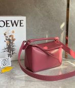 Loewe Puzzle 小號紫紅色緞面小牛皮手袋 LV官方網,LV官網,LV官網包包,LV官網台灣,LV官網長夾,LV官網皮夾,LV包包