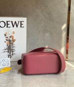 Loewe Puzzle 小號紫紅色緞面小牛皮手袋 LV官方網,LV官網,LV官網包包,LV官網台灣,LV官網長夾,LV官網皮夾,LV包包