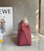 Loewe Puzzle 小號紫紅色緞面小牛皮手袋 LV官方網,LV官網,LV官網包包,LV官網台灣,LV官網長夾,LV官網皮夾,LV包包