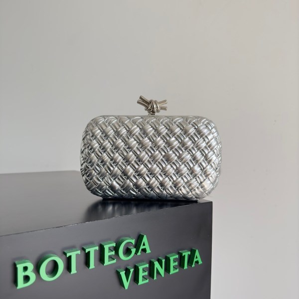 Bottega Veneta 銀色 Intreccio 層壓皮革結 Minaudiere 手拿包 LV官方網,LV官網,LV官網包包,LV官網台灣,LV官網長夾,LV官網皮夾,LV包包