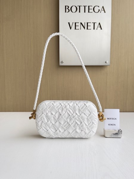 Bottega Veneta 白色 Foulard Intreccio 皮革結 Minaudiere 肩帶 LV官方網,LV官網,LV官網包包,LV官網台灣,LV官網長夾,LV官網皮夾,LV包包