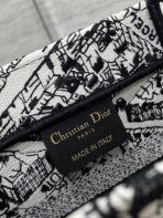 Dior 白色 Plan de Paris 刺繡小號 Book 托特包 LV官方網,LV官網,LV官網包包,LV官網台灣,LV官網長夾,LV官網皮夾,LV包包